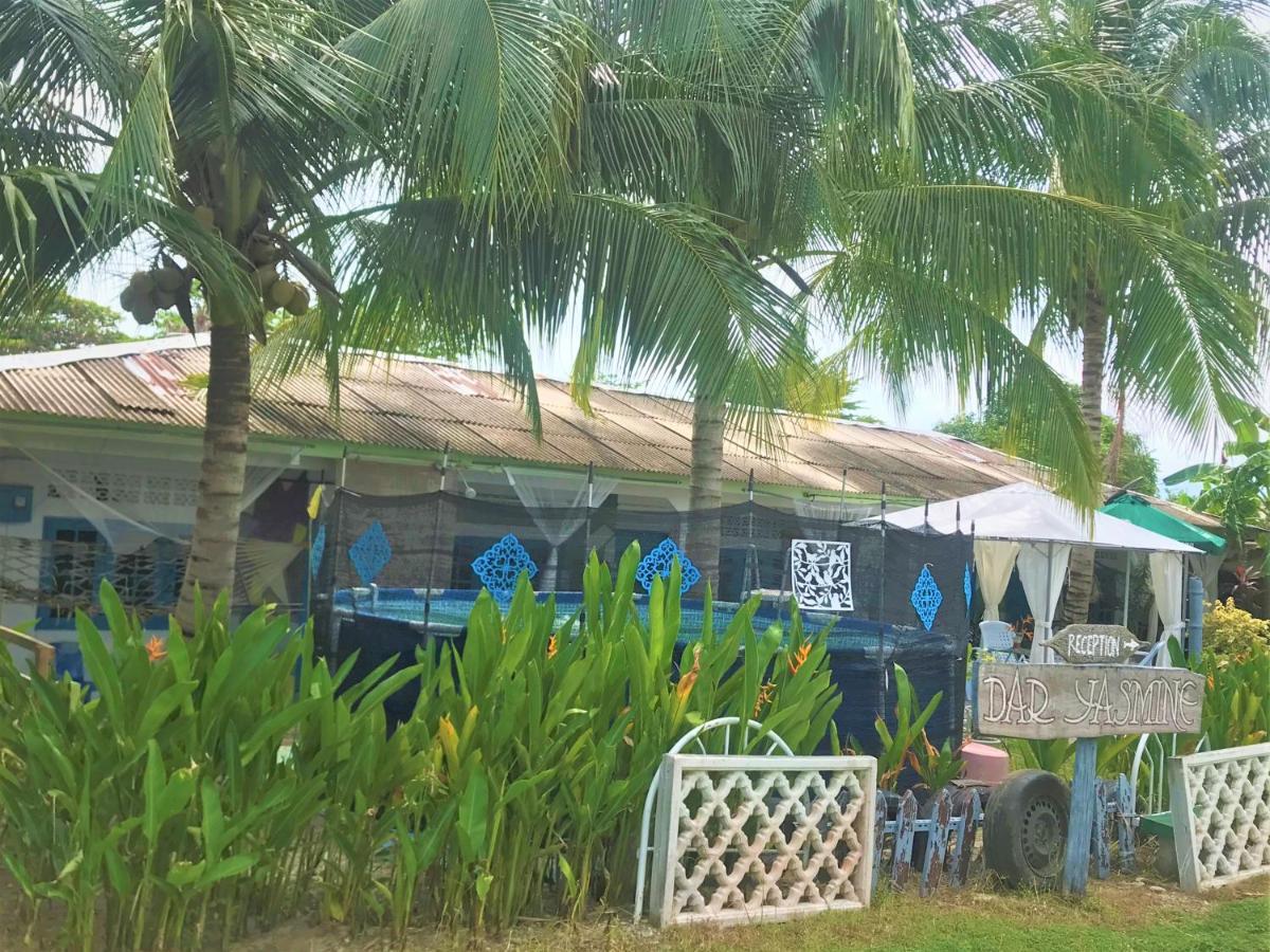 Dar Yasmine Motel Pantai Cenang  Exteriör bild