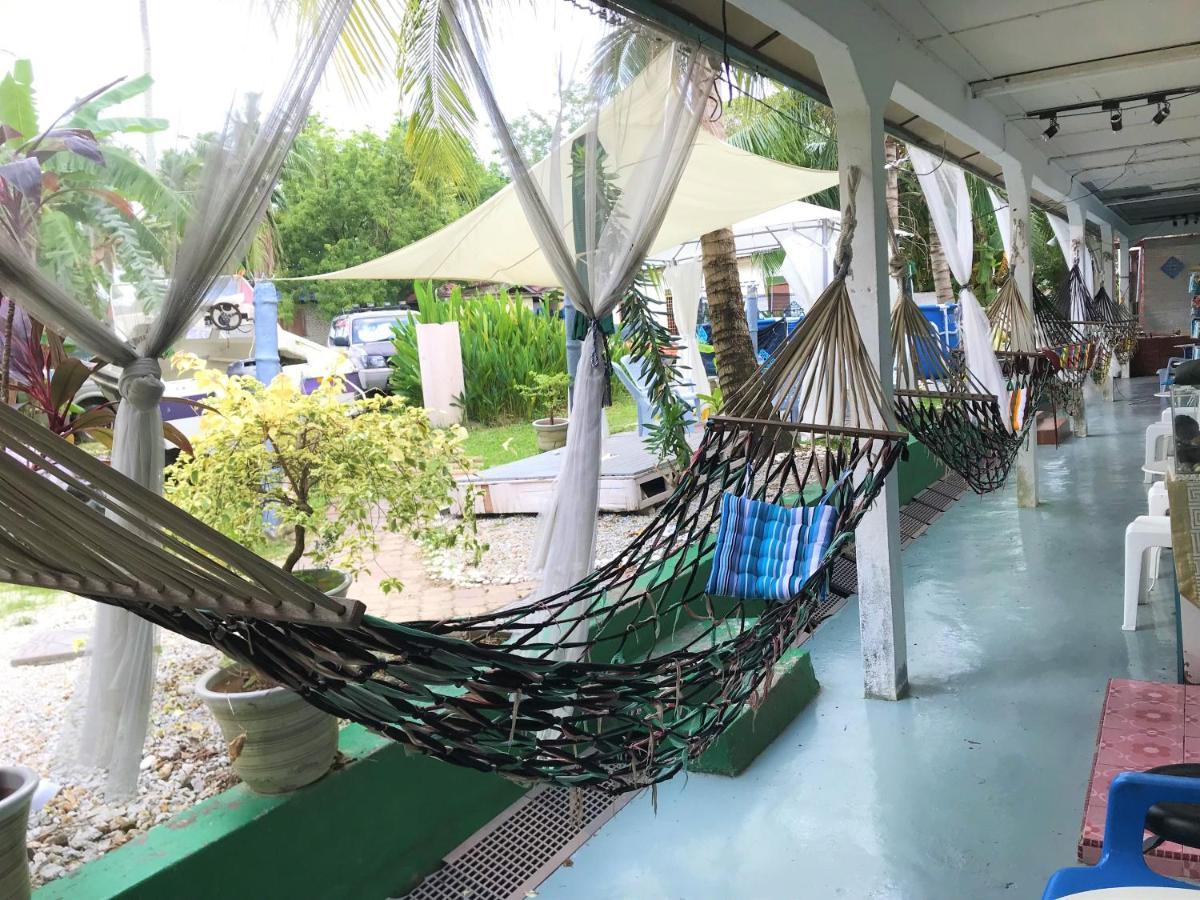 Dar Yasmine Motel Pantai Cenang  Exteriör bild