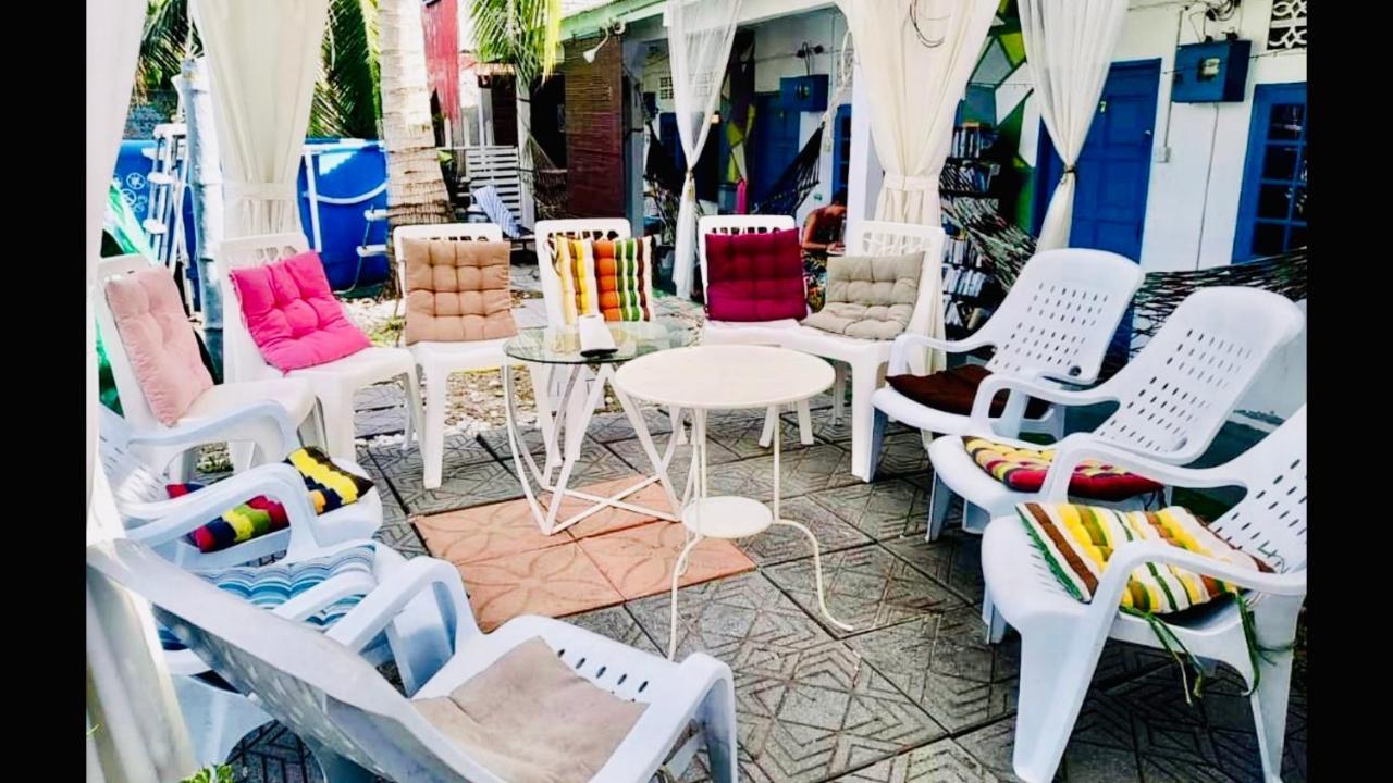 Dar Yasmine Motel Pantai Cenang  Exteriör bild